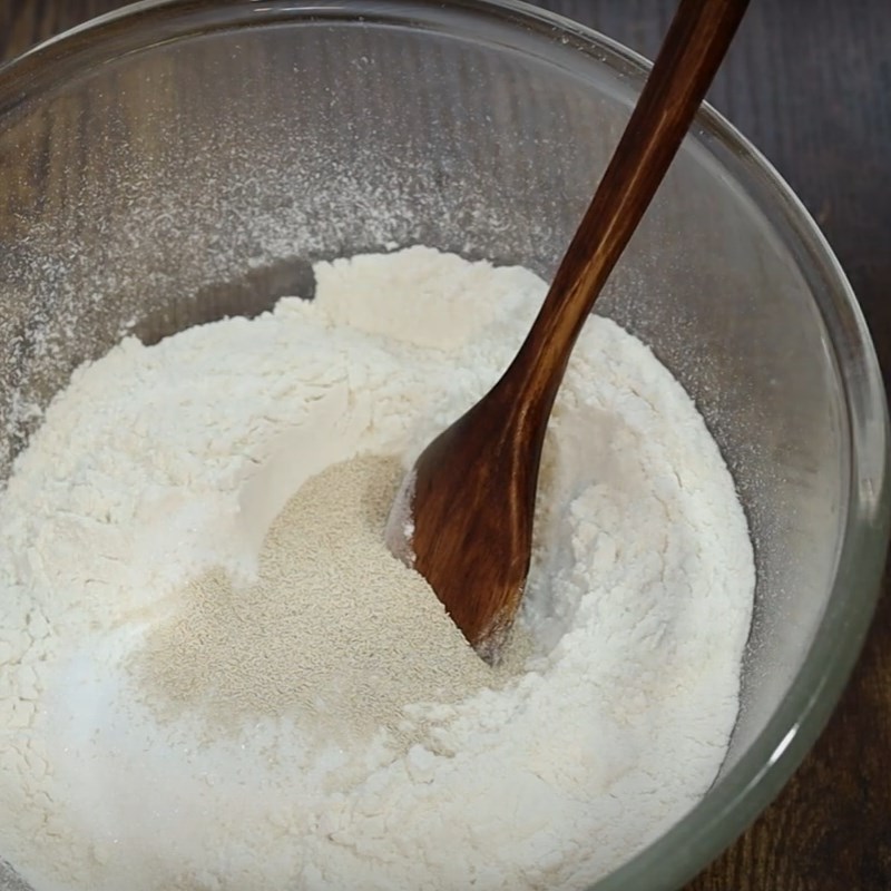 Bước 1 Chuẩn bị nguyên liệu Bánh mì xúc xích chà bông