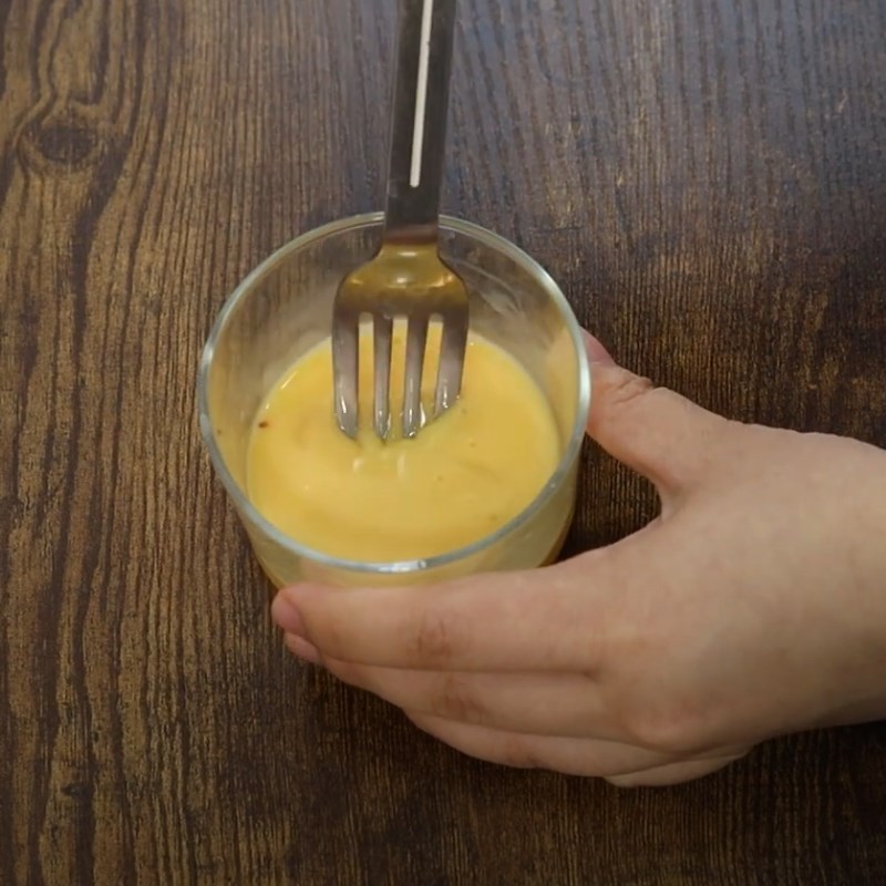 Bước 1 Chuẩn bị nguyên liệu Bánh mì xúc xích chà bông