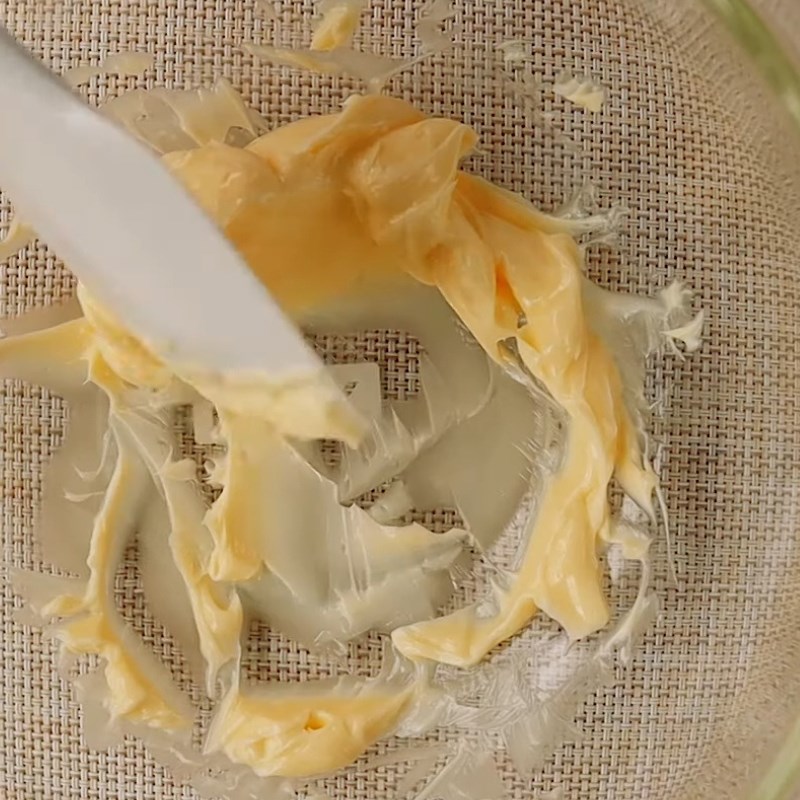 Bước 1 Đánh trứng Bánh quy chocolate chip giòn