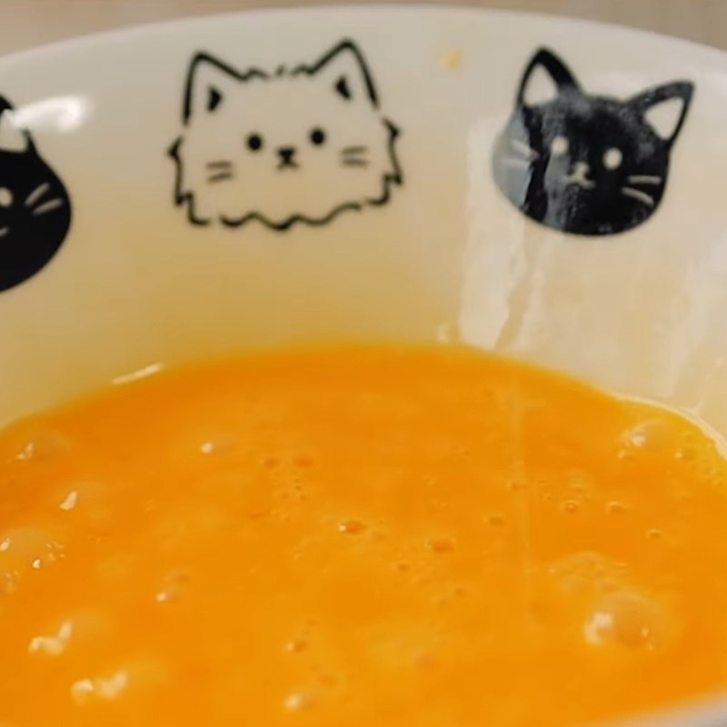 Bước 1 Đánh trứng Bánh quy chocolate chip giòn