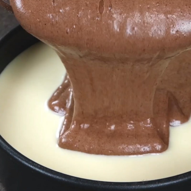 Bước 4 Đổ khuôn bánh Bánh flan gato sinh nhật