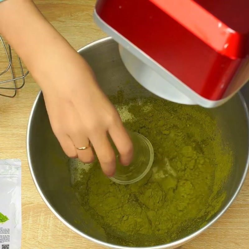 Bước 1 Khuấy tan bột matcha Tàu hủ matcha