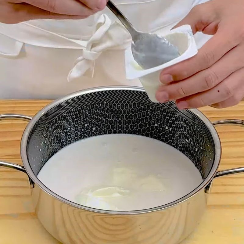 Bước 1 Làm hỗn hợp kem sữa Cách làm kem chuối sữa tươi