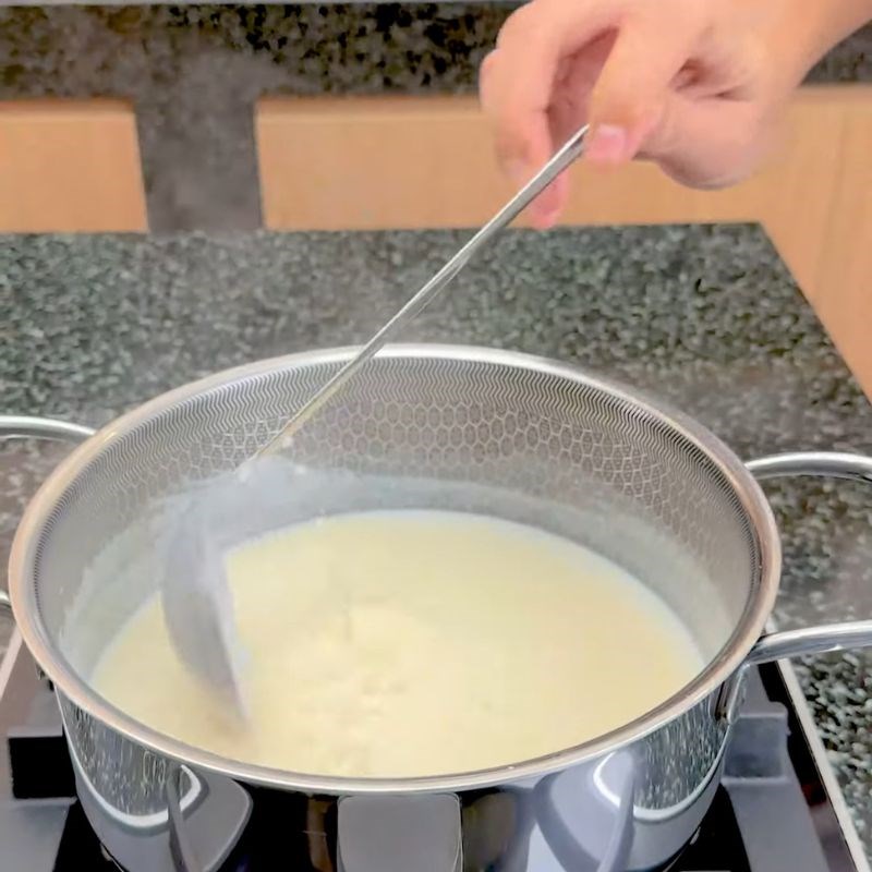 Bước 1 Làm hỗn hợp kem sữa Cách làm kem chuối sữa tươi