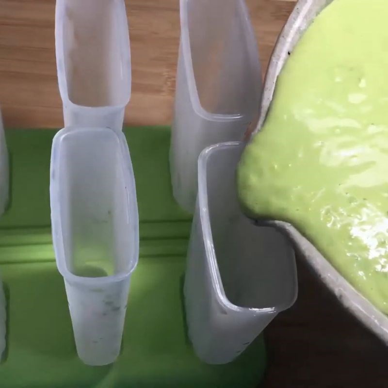Bước 3 Làm kem Cách làm kem bơ không cần whipping cream