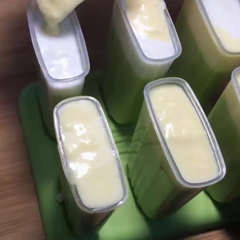 Bước 3 Làm kem Cách làm kem bơ không cần whipping cream
