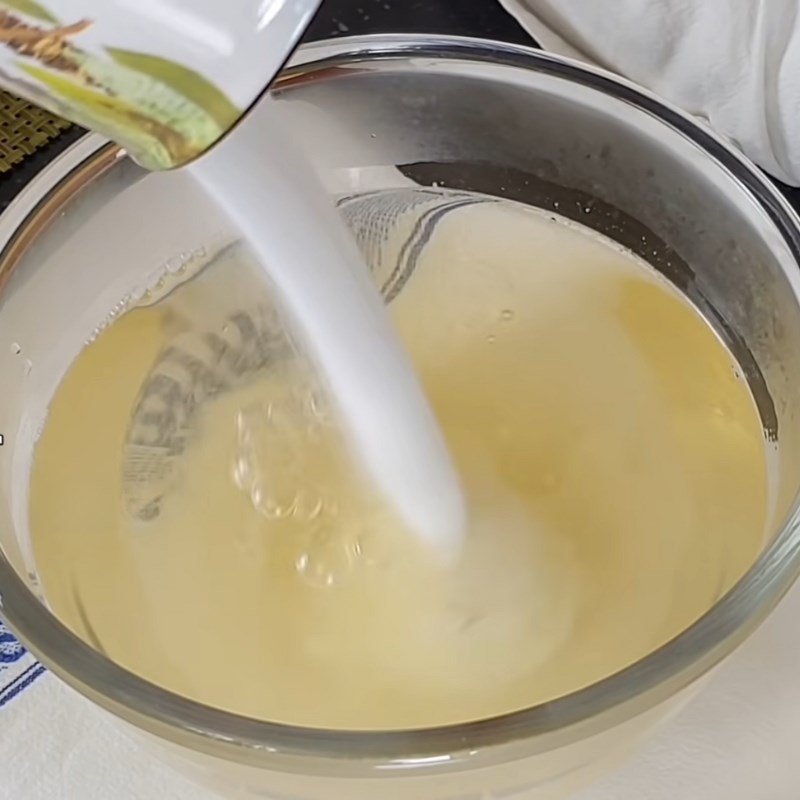 Bước 4 Làm lớp thạch trong suốt Bánh sinh nhật rau câu trái cây