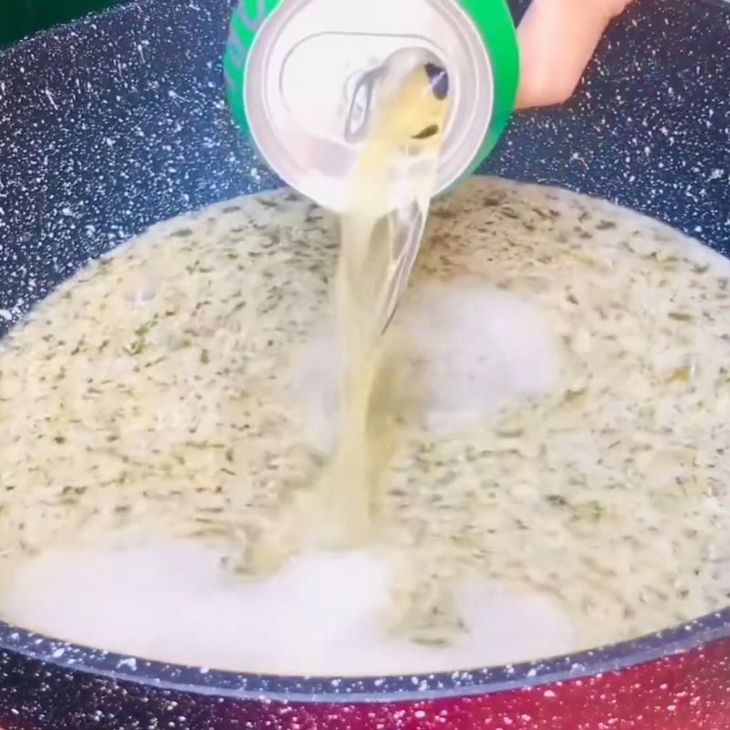 Bước 1 Làm nước sốt tỏi Cách hấp tôm càng xanh với bia