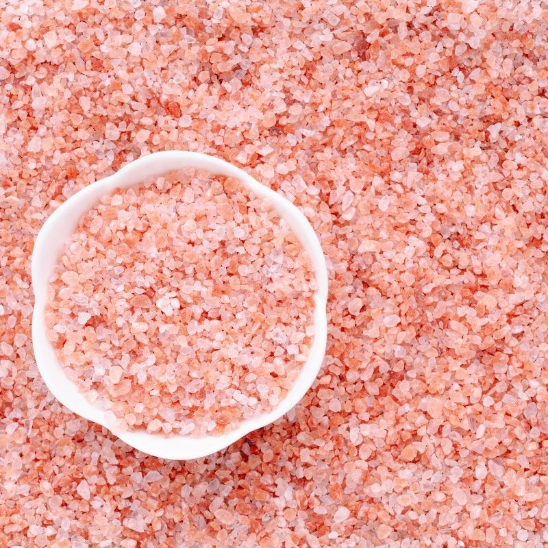 Bước 1 Làm tan muối Cách làm kem muối với kem béo Rich’s