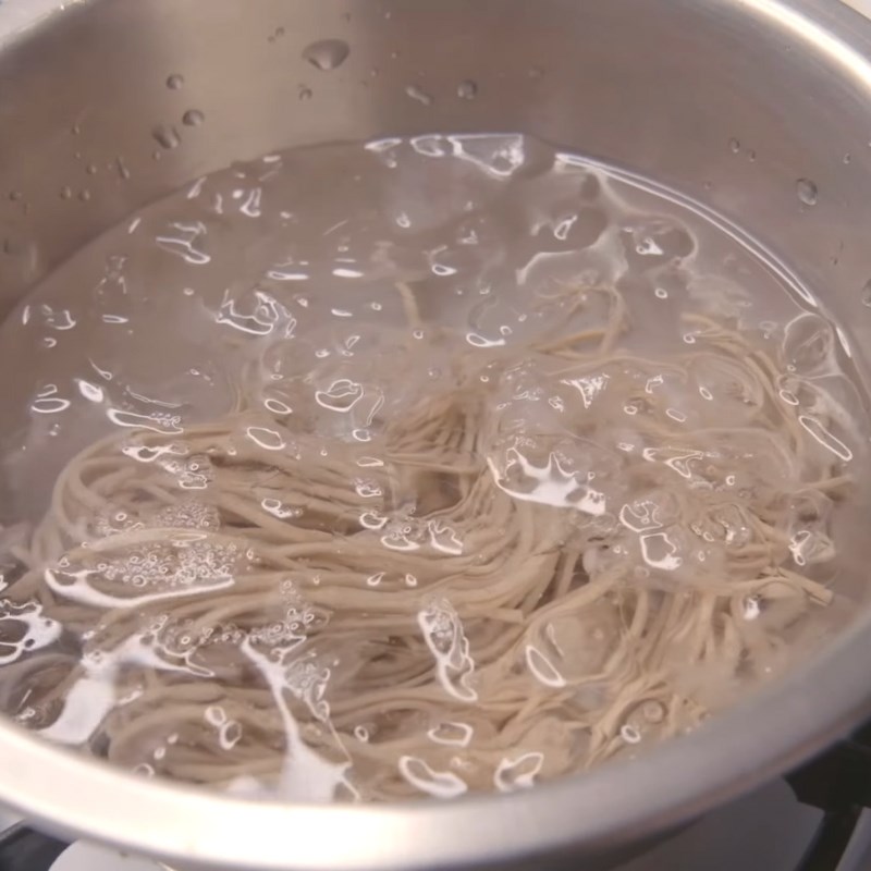 Bước 2 Luộc mì soba Mì soba lạnh