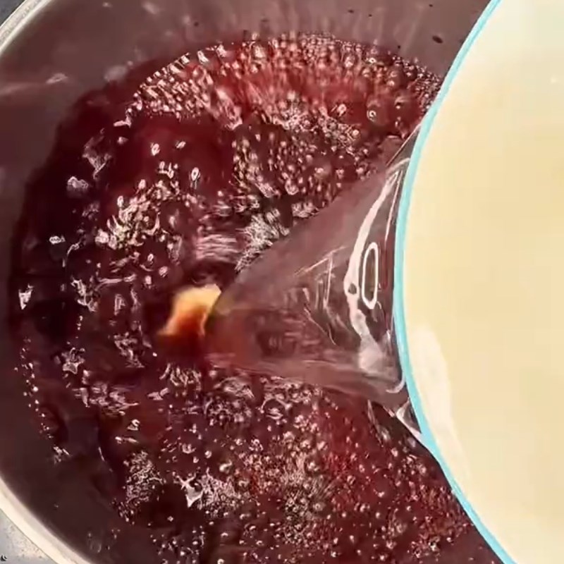 Bước 2 Luộc tiết lợn Canh măng tiết