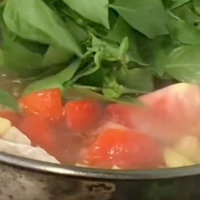 Bước 3 Nấu canh Canh đầu cá hồi nấu dứa