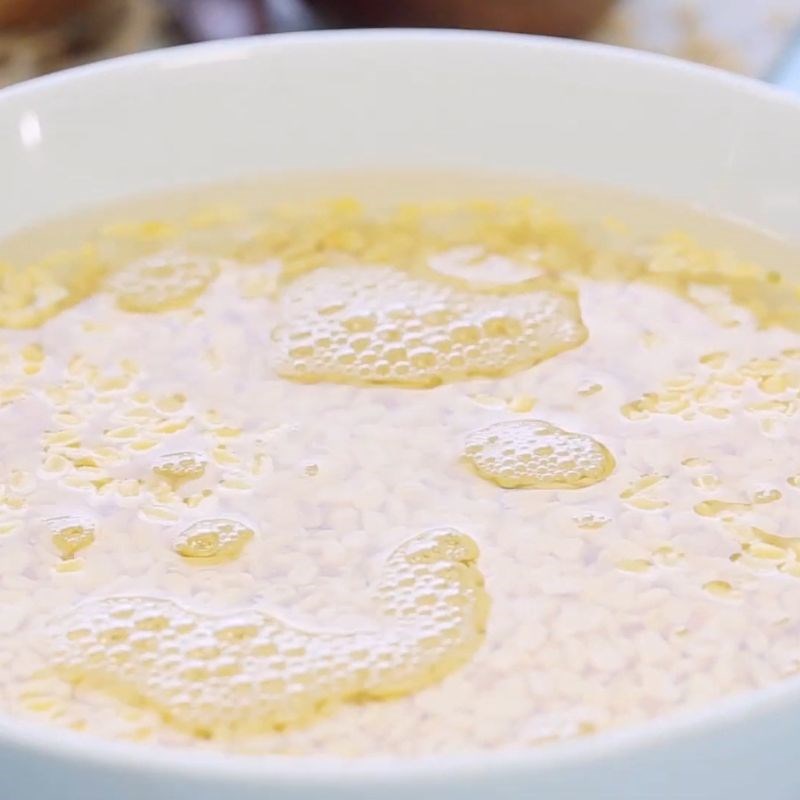 Bước 2 Nấu đậu xanh Chè sữa