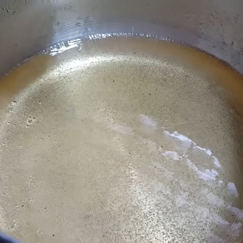 Bước 1 Nấu siro đường Cách làm kem bánh sinh nhật