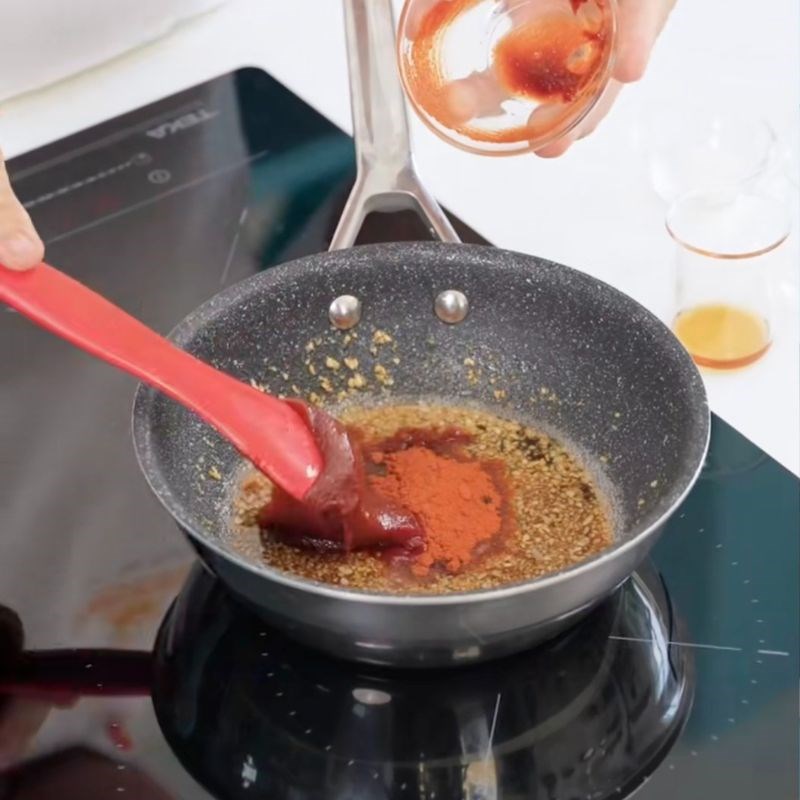 Bước 2 Nấu sốt Cách làm sốt trộn cơm Hàn Quốc