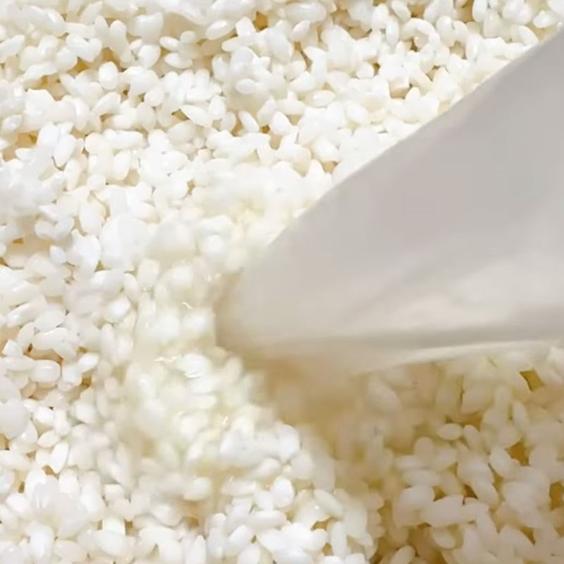 Bước 4 Ngâm gạo với dung dịch kiềm Bánh gio mật mía