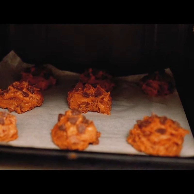 Bước 3 Nướng bánh Bánh quy chocolate chip giòn