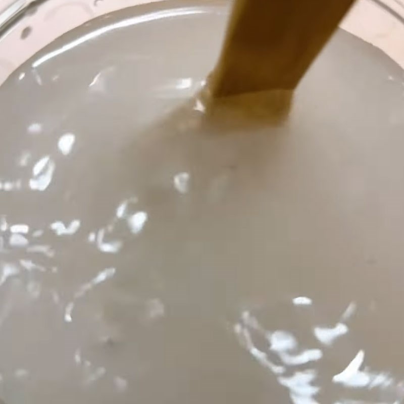 Bước 3 Pha dung dịch ngâm gạo Bánh gio mật mía