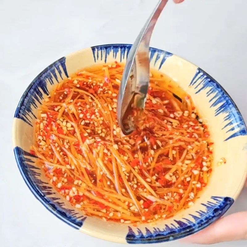 Bước 2 Pha nước chấm Bì cuốn miền Tây