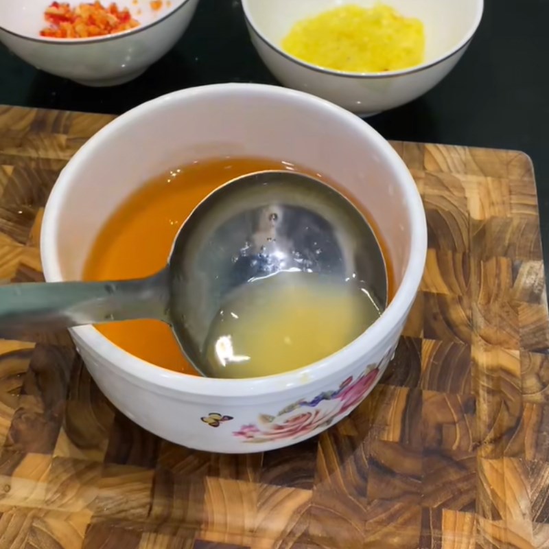 Bước 2 Pha nước chấm Nước chấm phở cuốn