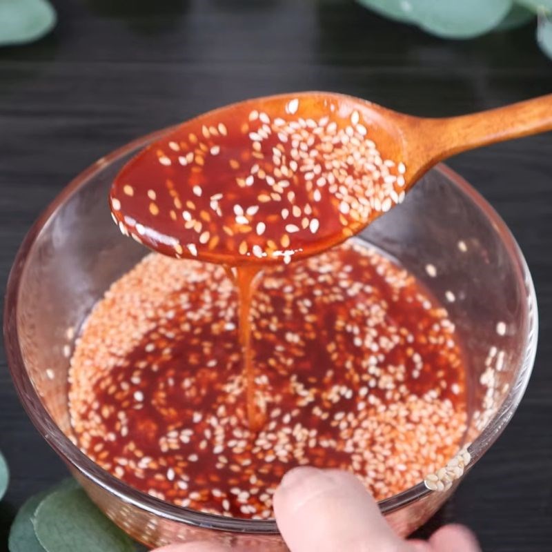 Bước 3 Pha nước sốt xá xíu Cách làm thịt ba chỉ quay bằng chảo