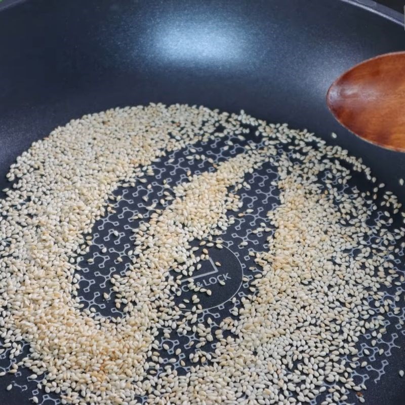 Bước 3 Pha nước sốt xá xíu Cách làm thịt ba chỉ quay bằng chảo