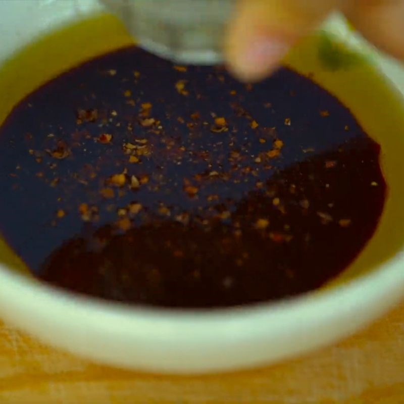 Bước 1 Pha nước sốt Salad tôm bơ