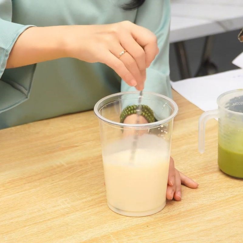 Bước 2 Pha phần sữa nền Tàu hủ matcha