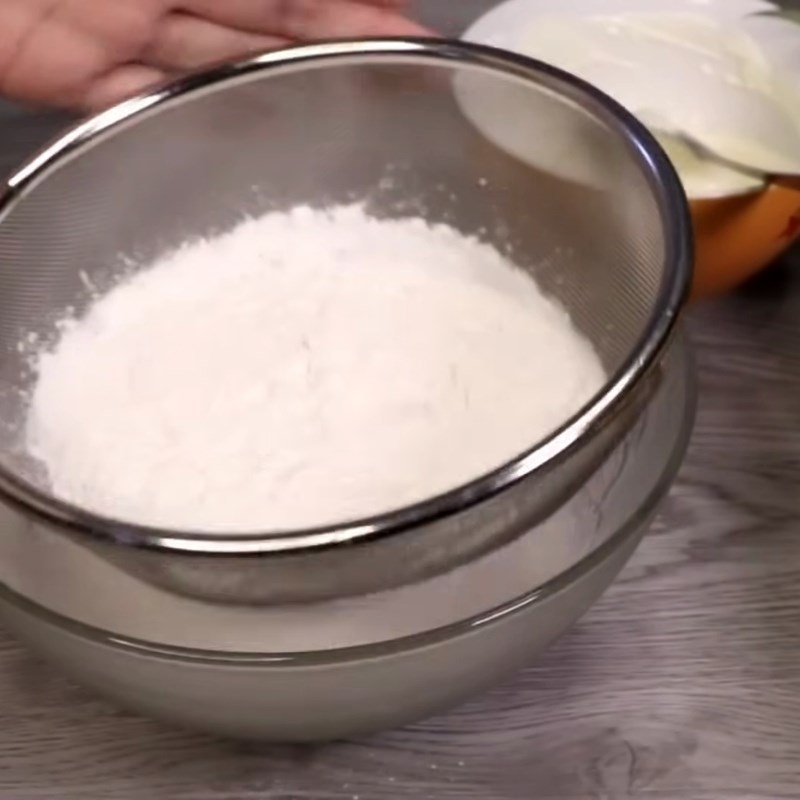 Bước 2 Pha sốt và bột chiên tôm Tôm sốt mayonnaise trái thơm