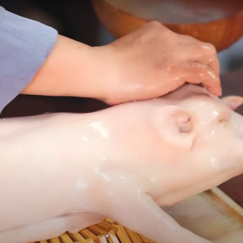 Bước 3 Sơ chế da heo sữa Heo sữa quay