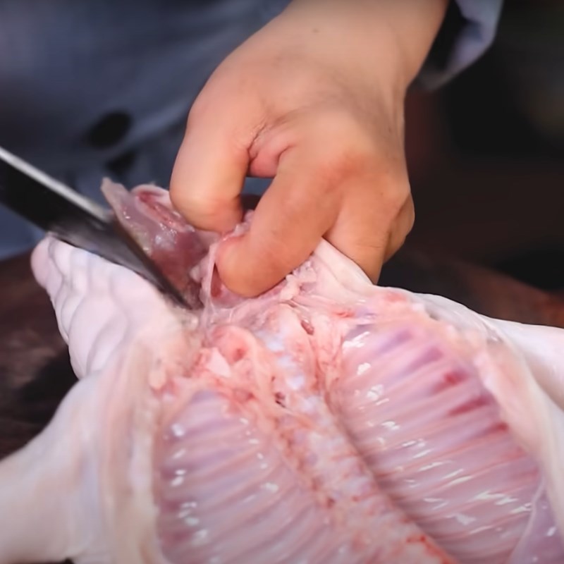 Bước 1 Sơ chế heo sữa Heo sữa quay