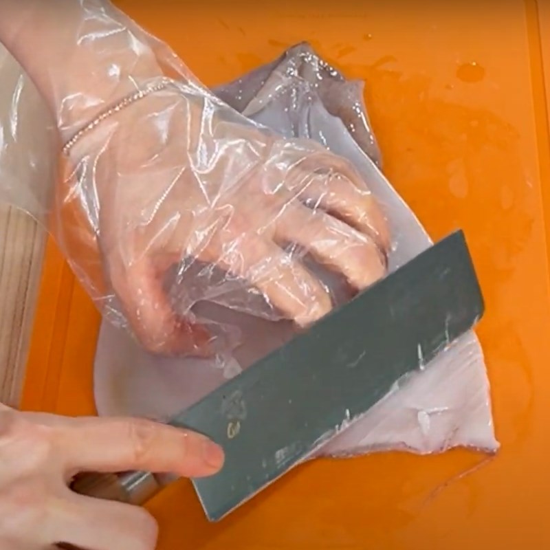 Bước 2 Sơ chế mực Mực xào cay