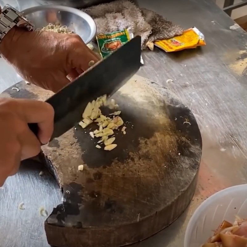 Bước 1 Sơ chế nguyên liệu Thỏ xào rau má