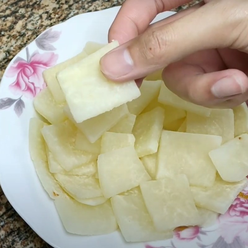 Bước 1 Sơ chế nguyên liệu Bún thịt nướng chay