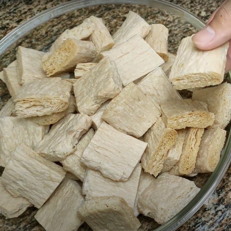 Bước 1 Sơ chế nguyên liệu Bún thịt nướng chay
