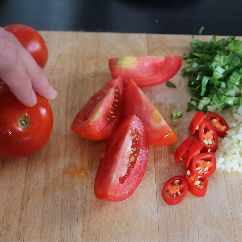 Bước 1 Sơ chế nguyên liệu Canh đầu cá hồi nấu dứa