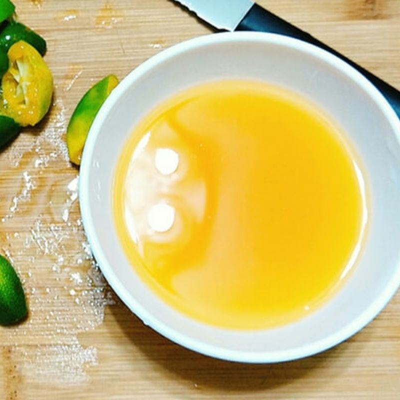 Bước 1 Sơ chế nguyên liệu Canh đầu cá hồi nấu dứa