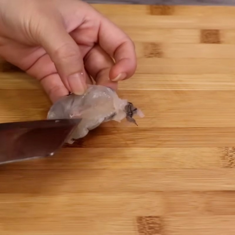 Bước 3 Sơ chế tôm Tôm sốt mayonnaise trái thơm