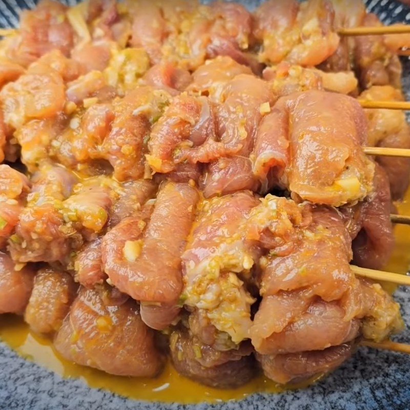 Bước 2 Sơ chế và ướp thịt heo Bánh mì thịt xiên nướng