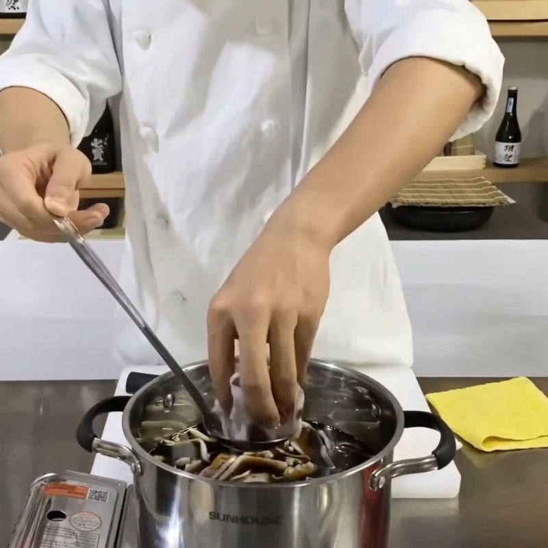 Bước 3 Thêm râu mực để tăng vị ngọt tự nhiên Sốt Kabayaki
