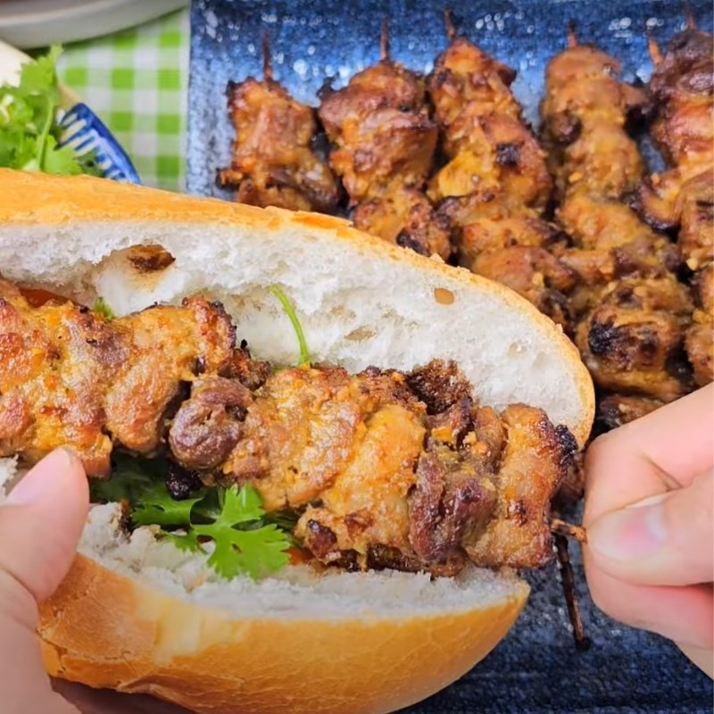 Bước 4 Thưởng thức Bánh mì thịt xiên nướng