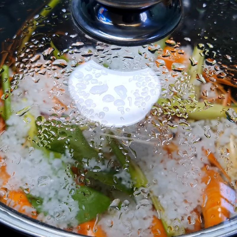 Bước 3 Tiến hành hấp Tôm càng xanh hấp muối