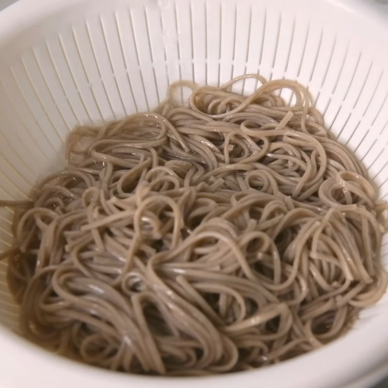 Bước 4 Trình bày và thưởng thức Mì soba lạnh