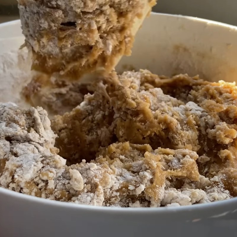 Bước 2 Trộn bột Bánh quy chocolate chip mềm