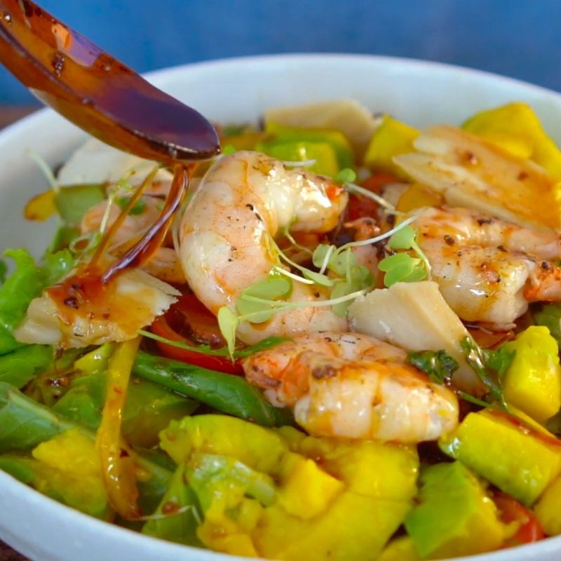 Bước 4 Trộn salad Salad tôm bơ