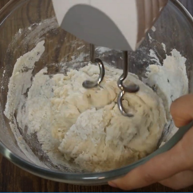 Bước 2 Trộn và nhồi bột Bánh mì xúc xích chà bông