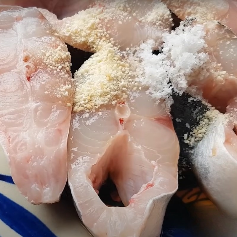 Bước 2 Ướp cá Cá kho tộ miền Tây