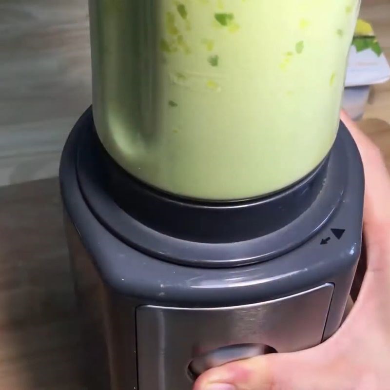 Bước 2 Xay bơ Cách làm kem bơ không cần whipping cream