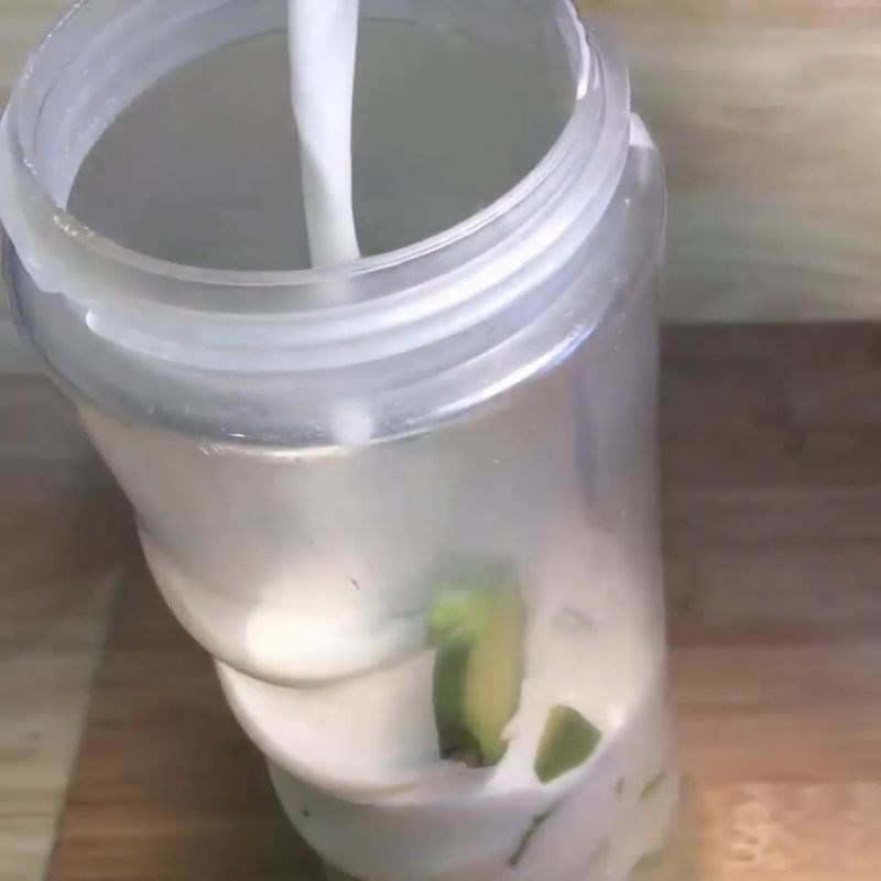 Bước 2 Xay bơ Cách làm kem bơ không cần whipping cream