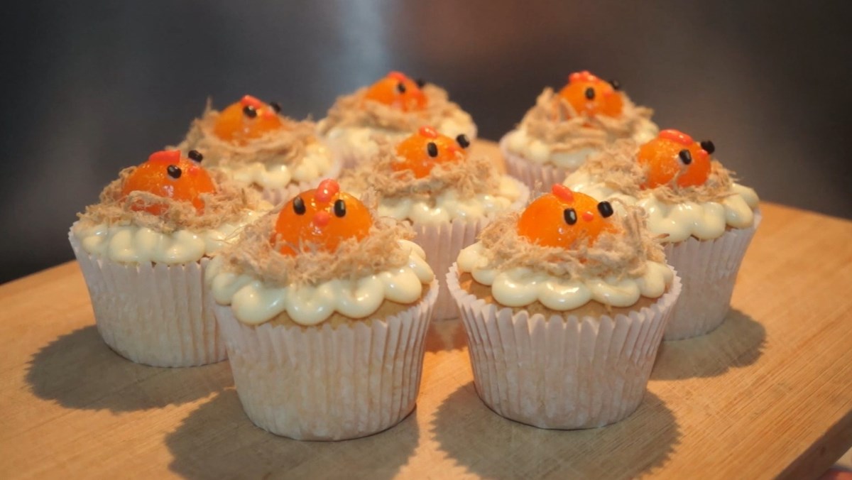 Cupcake bông lan trứng muối